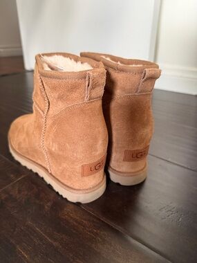 UGG CLASSIC FEMME MINI CHESTNUT SUEDE WEDGE ANKLE BOOTS BOOTIES Size 8! NEW